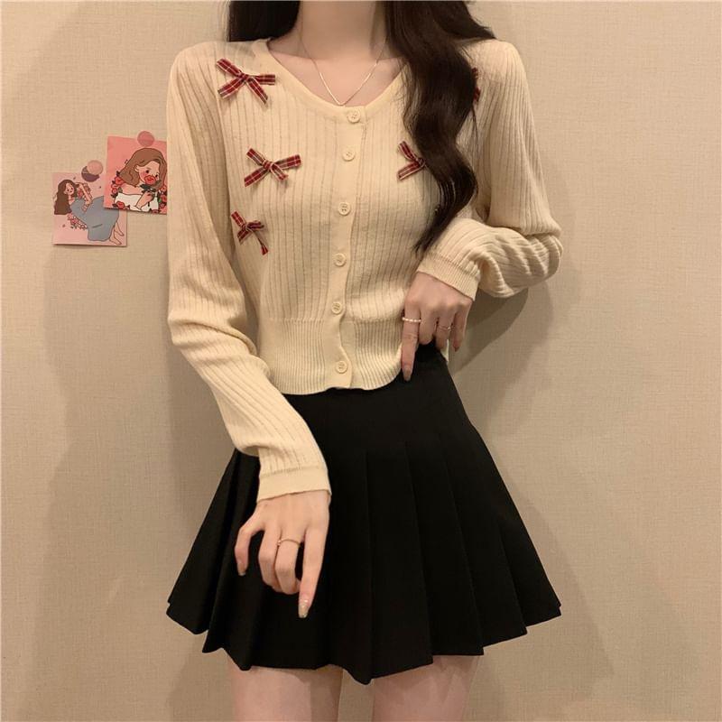 Long-Sleeve Crew Neck Bow Ribbed Button Knit Top Product Image