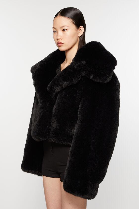 Fluffy jacket Product Image