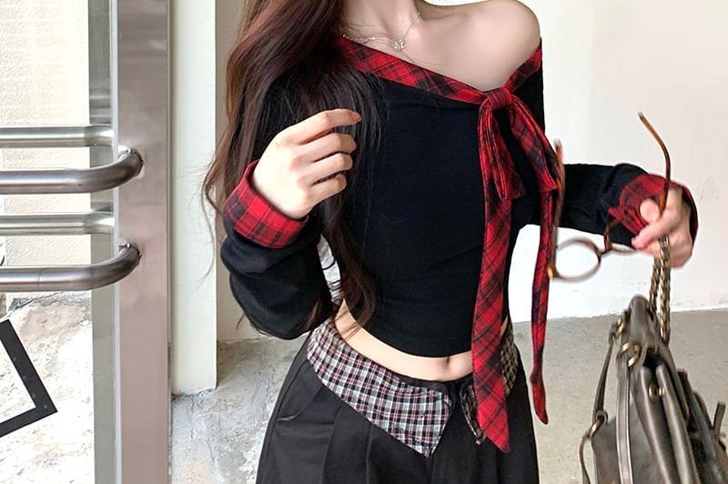 Off-Shoulder Plaid Panel Bow Accent Slim Fit Crop T-Shirt Product Image