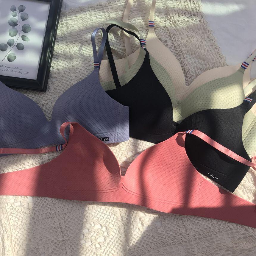 Plain Wireless Bra Product Image