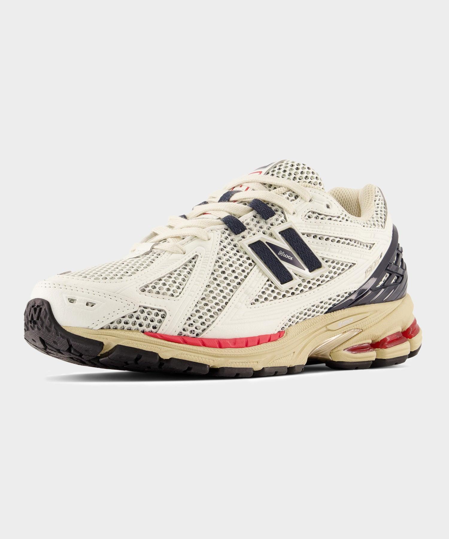 New Balance 1906R in Sea Salt / Eclipse Product Image