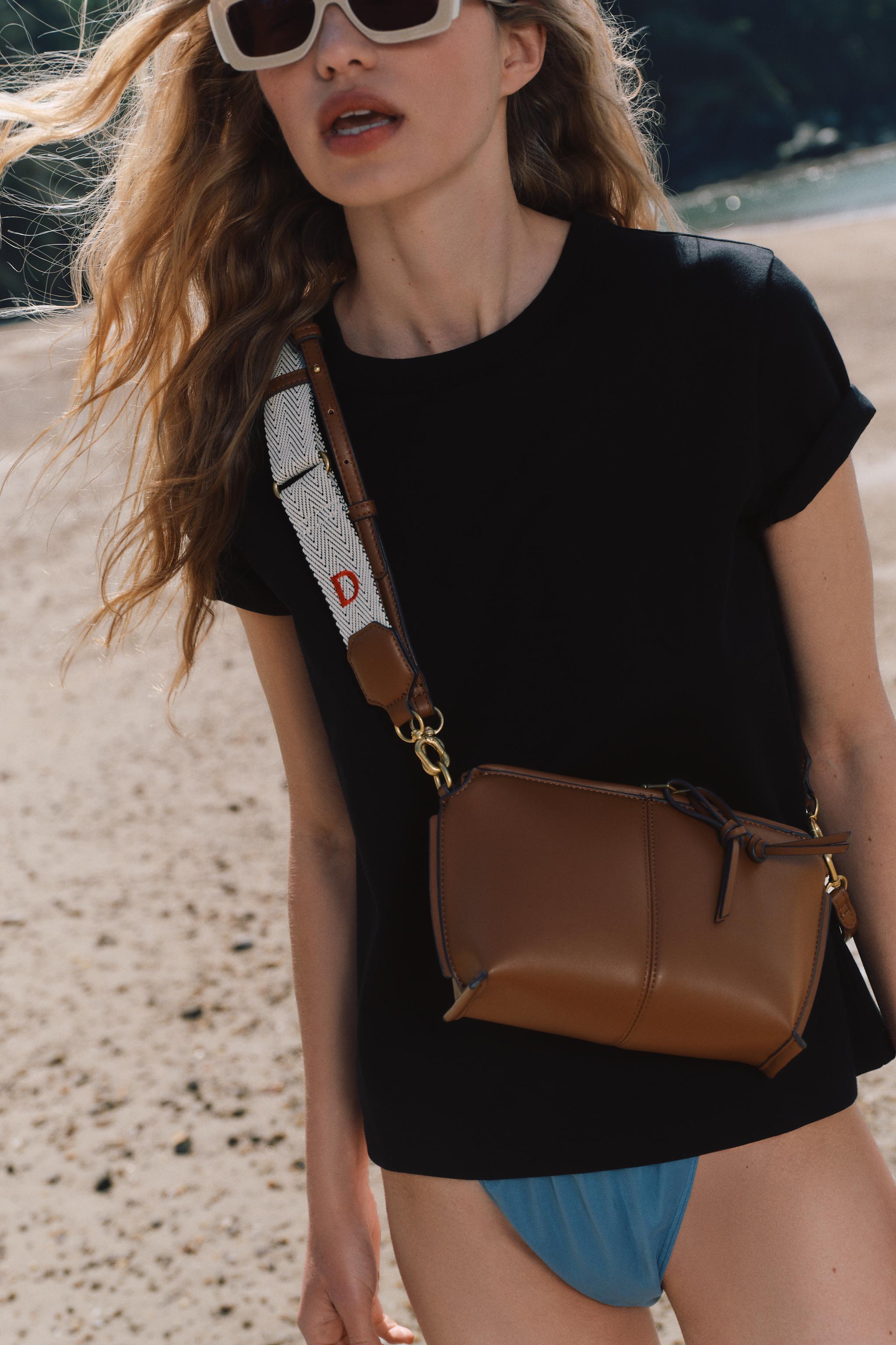 BASIC CROSSBODY BAG Product Image