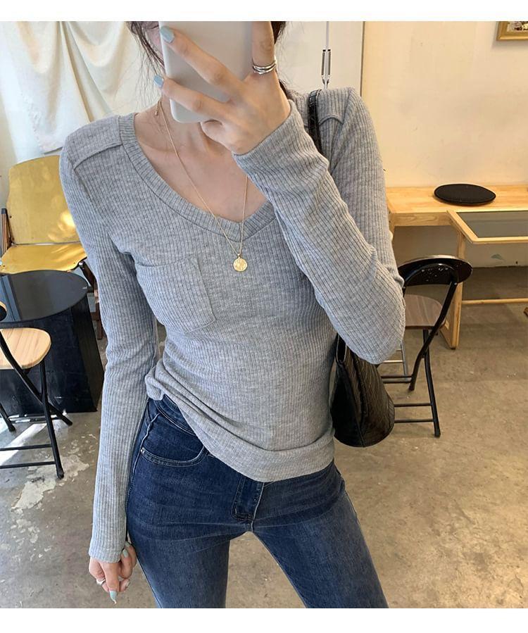 Long-Sleeve V-Neck Plain Knit Top Product Image