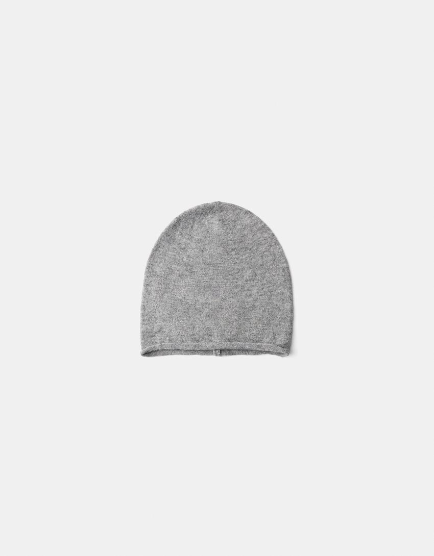 Knitted beanie Product Image