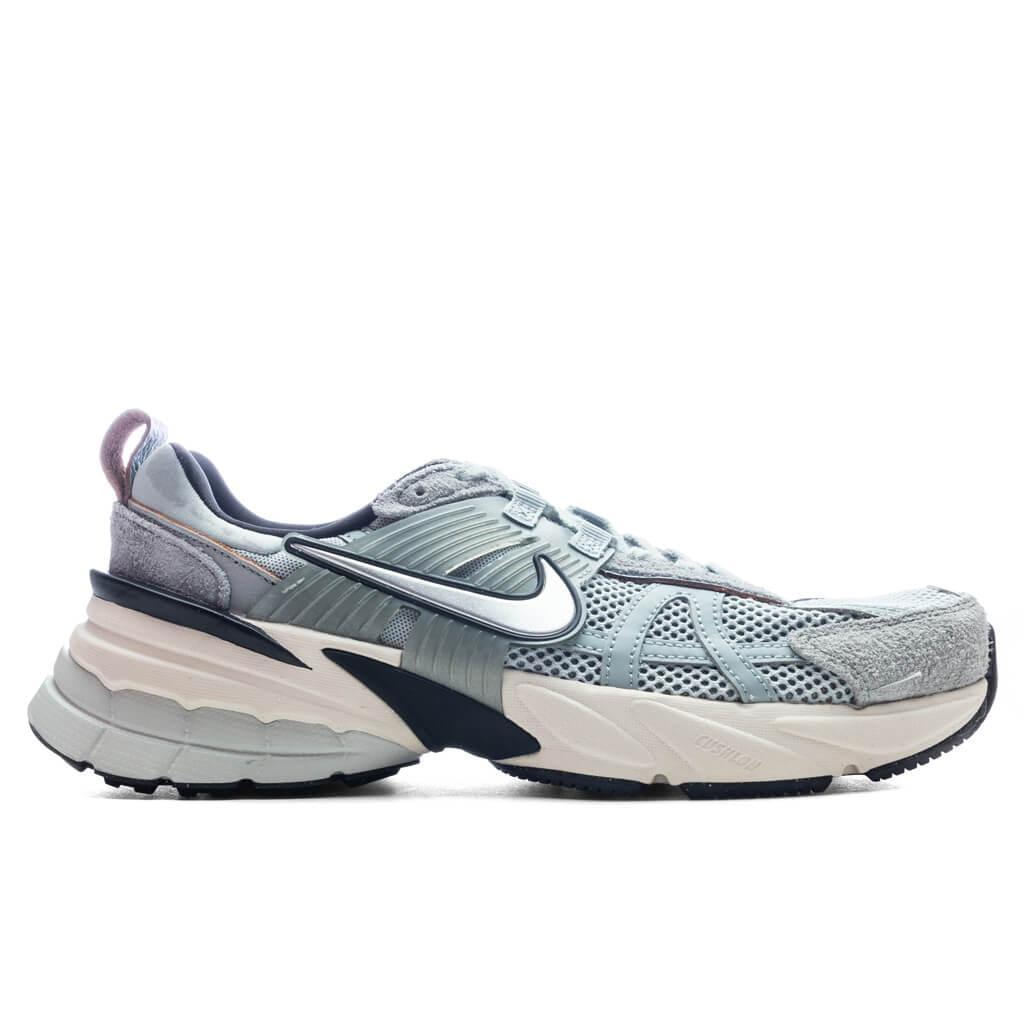 Women's V2K Run - Light Pumice/Chrome/Light Orewood Brown/Black Female Product Image