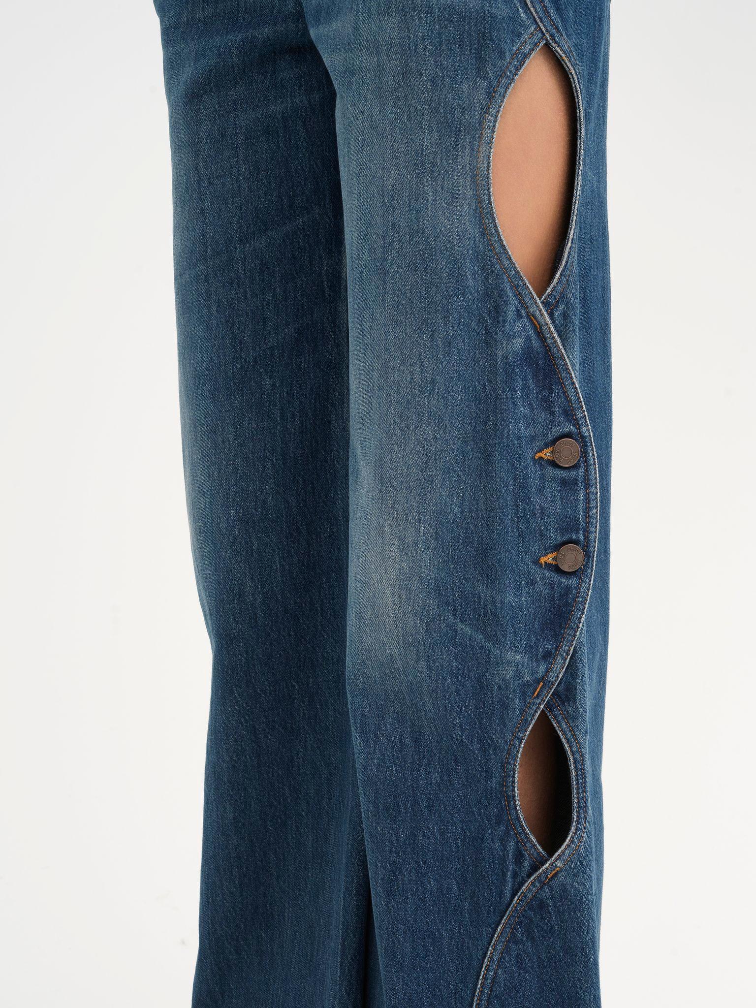 Cropped cut-out scallop jeans in denim Product Image