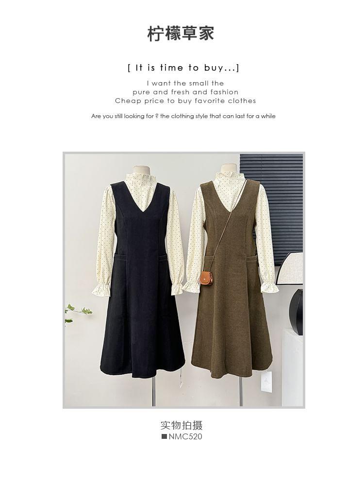 Sleeveless V-Neck A-Line Dress / Mock-Neck Dotted Loose Blouse Product Image