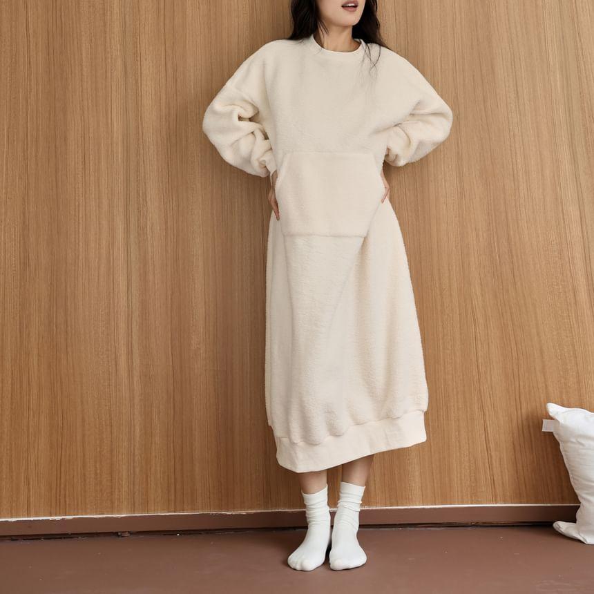 Long Sleeve Crew Neck Plain Midi Sweatshirt Dress Product Image