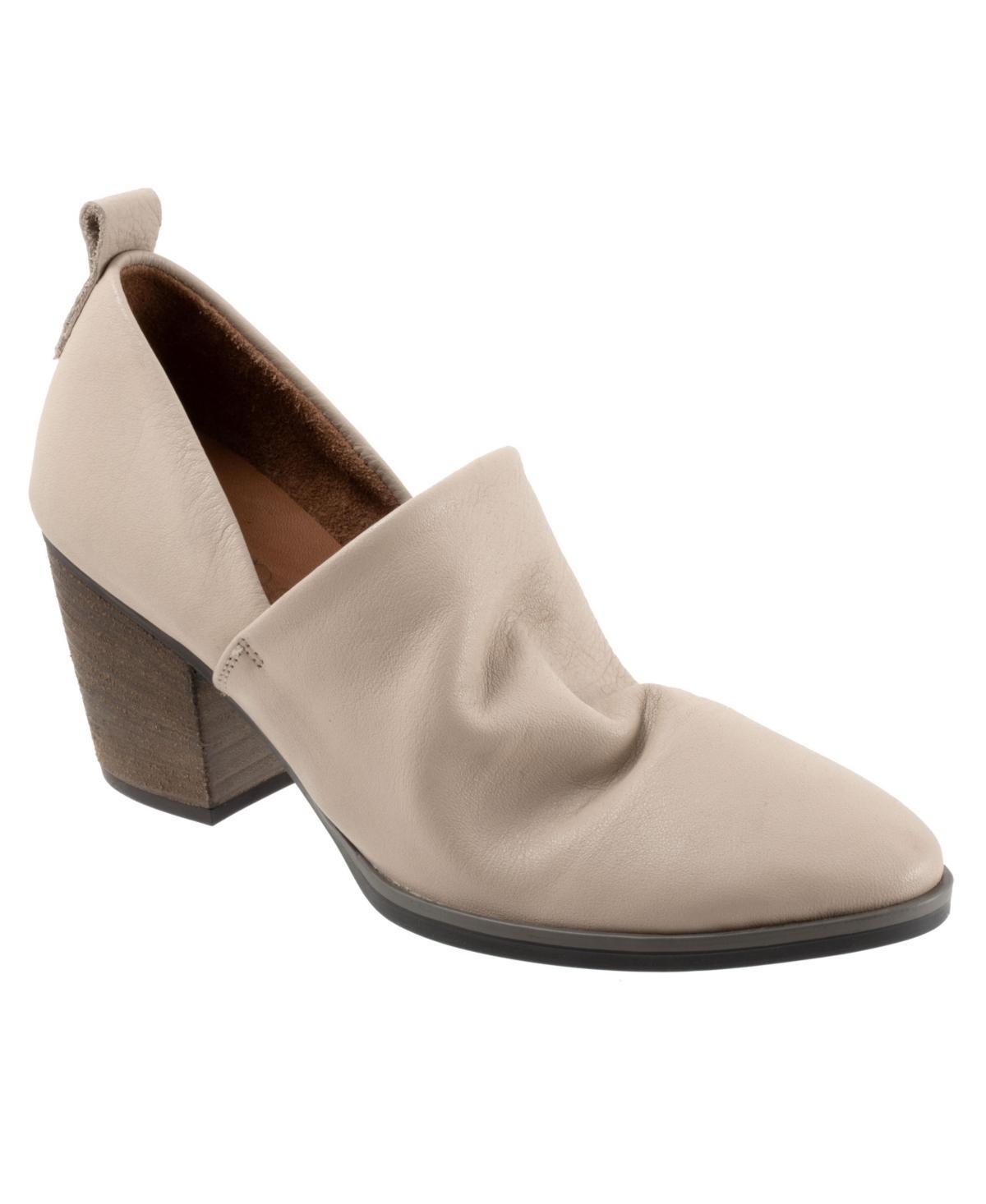 Bueno Kesia Block Heel Pump Product Image