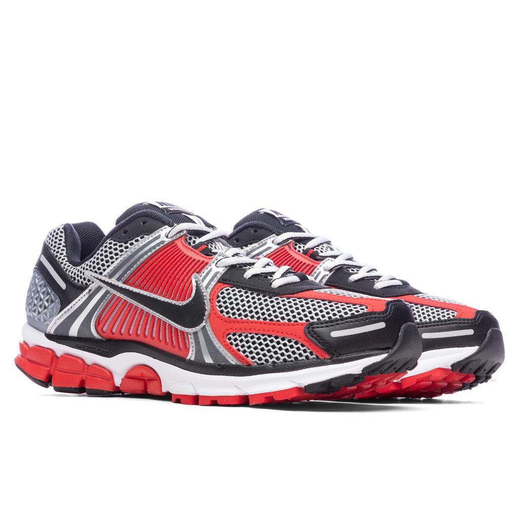 Zoom Vomero 5 - Metallic Silver/Black/University Red Male Product Image