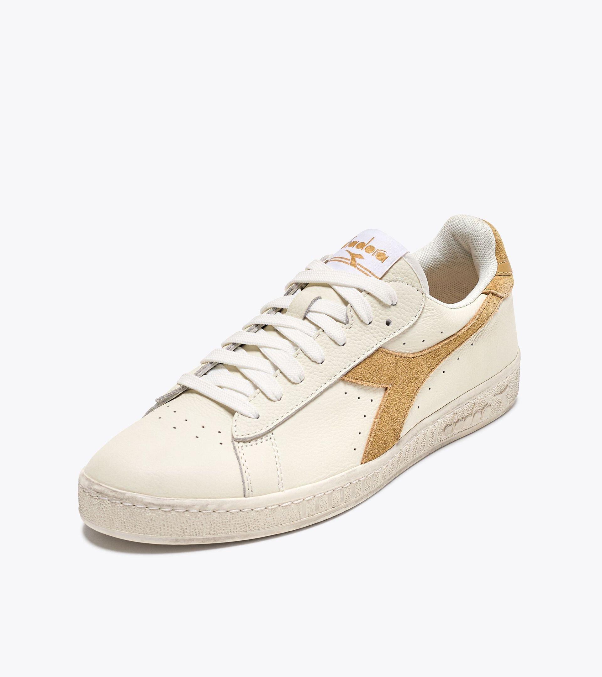 GAME L LOW WAXED SUEDE POP Product Image