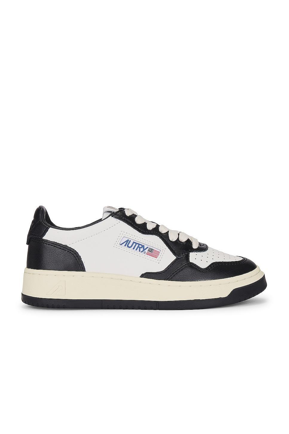 Autry Medalist Low Sneaker in Black Product Image