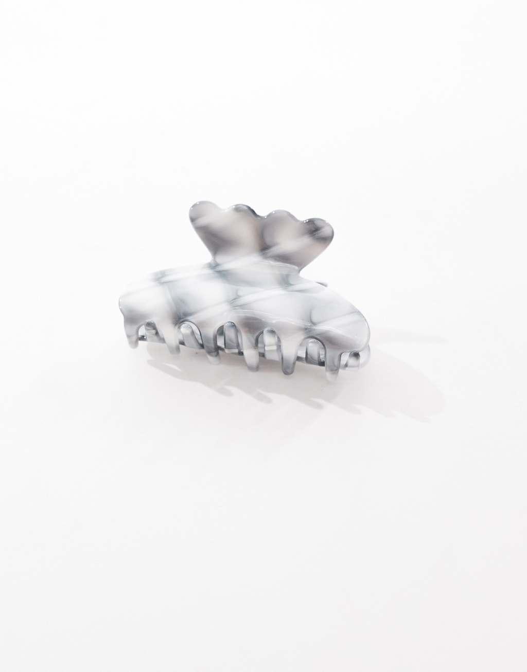 Pieces hair claw in gray marble Product Image