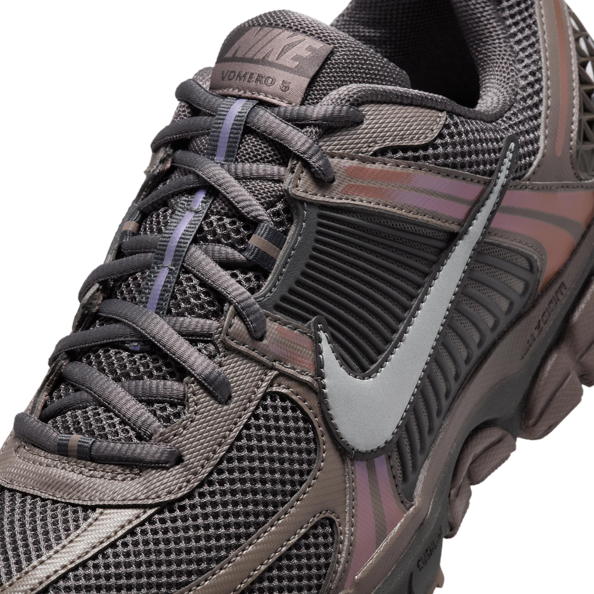 Nike Men's Zoom Vomero 5 Shoes Product Image