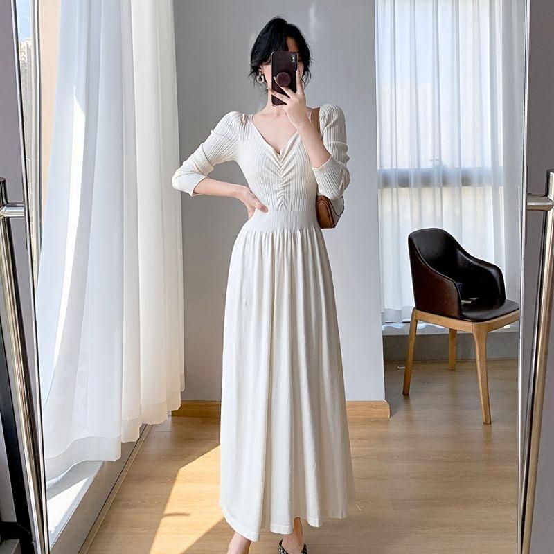 Long-Sleeve V-Neck Plain Ruched Midi A-Line Knit Dress Product Image