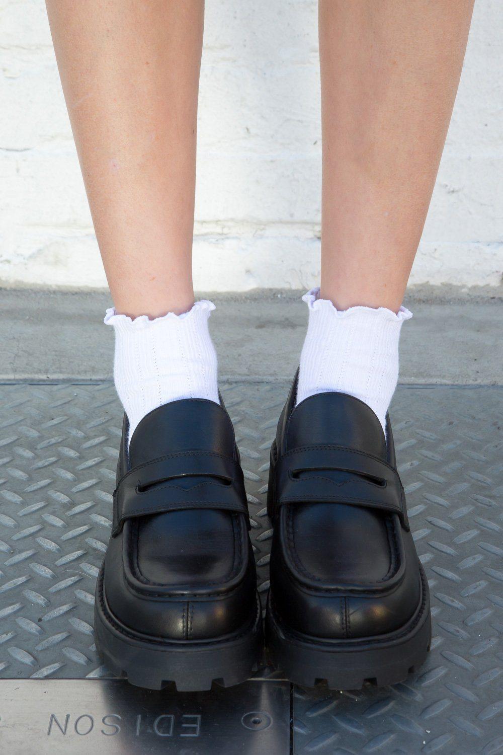 Ruffle Ribbed Socks Product Image