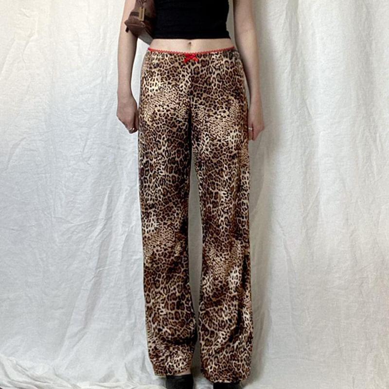 Mid Waist Leopard Straight-Cu Pants Product Image