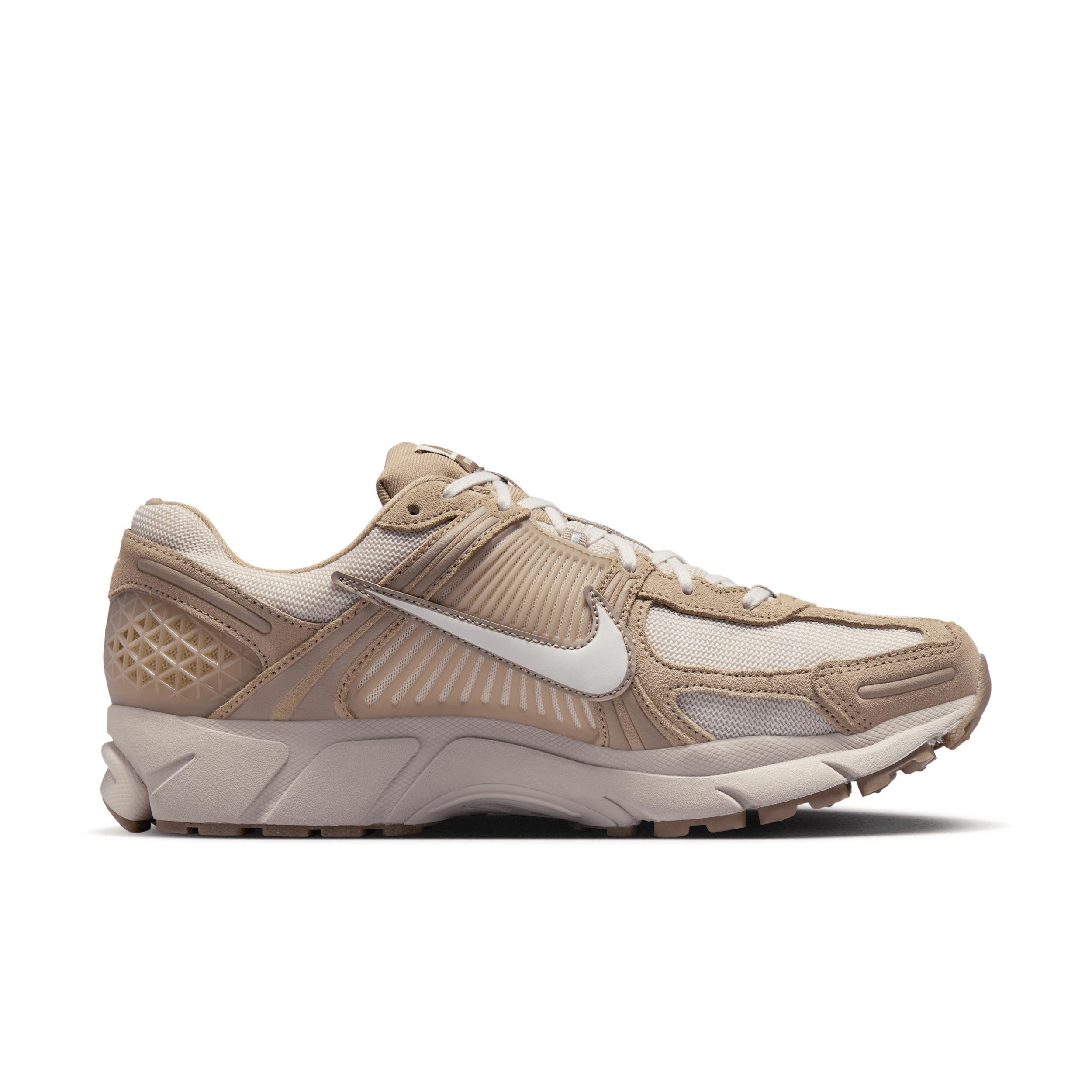 Nike Men's Zoom Vomero Shoes Product Image