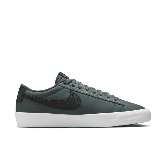 Men's Nike SB Blazer Low Pro GT Shoes Product Image