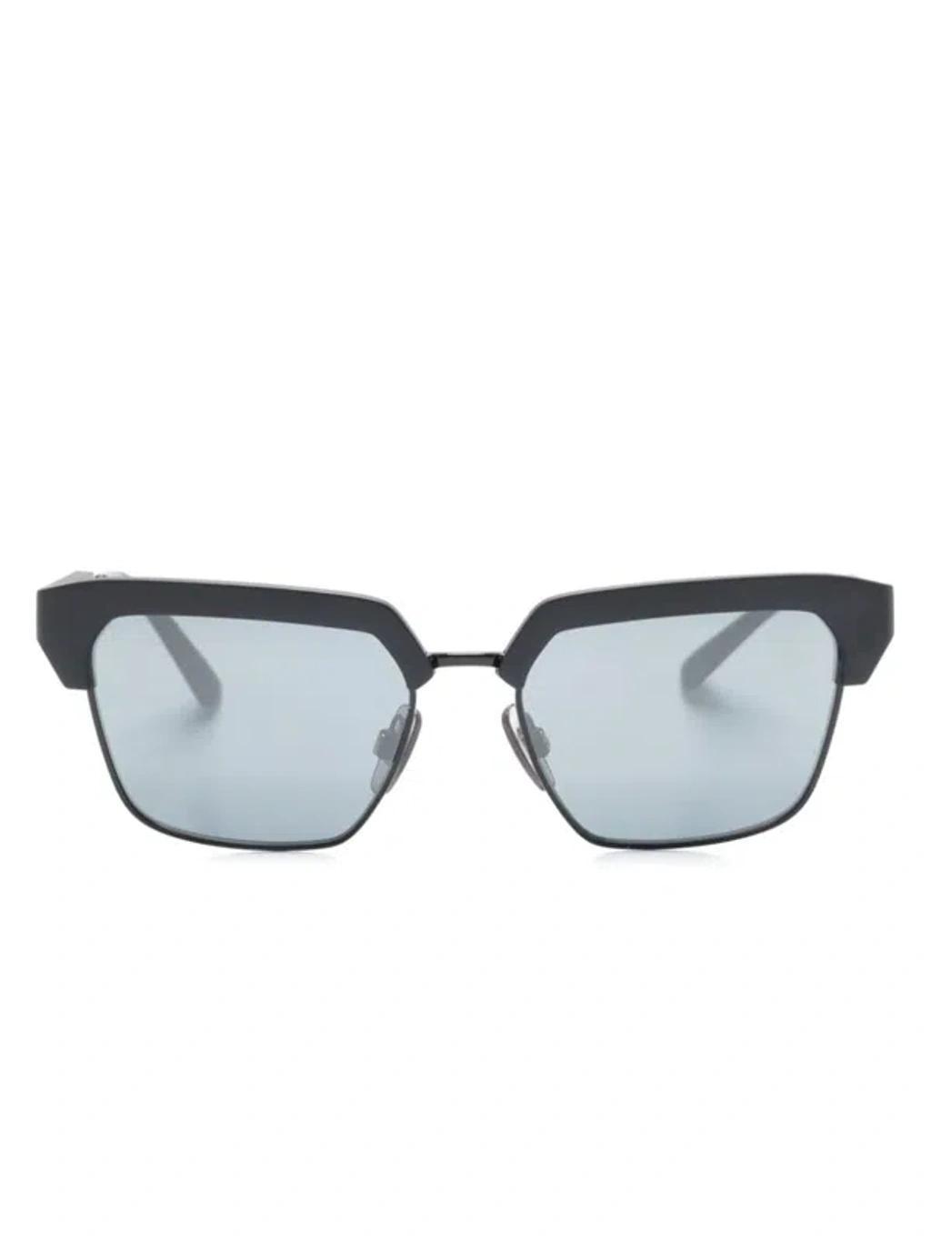 Logo-plaque Sunglasses In Black Product Image