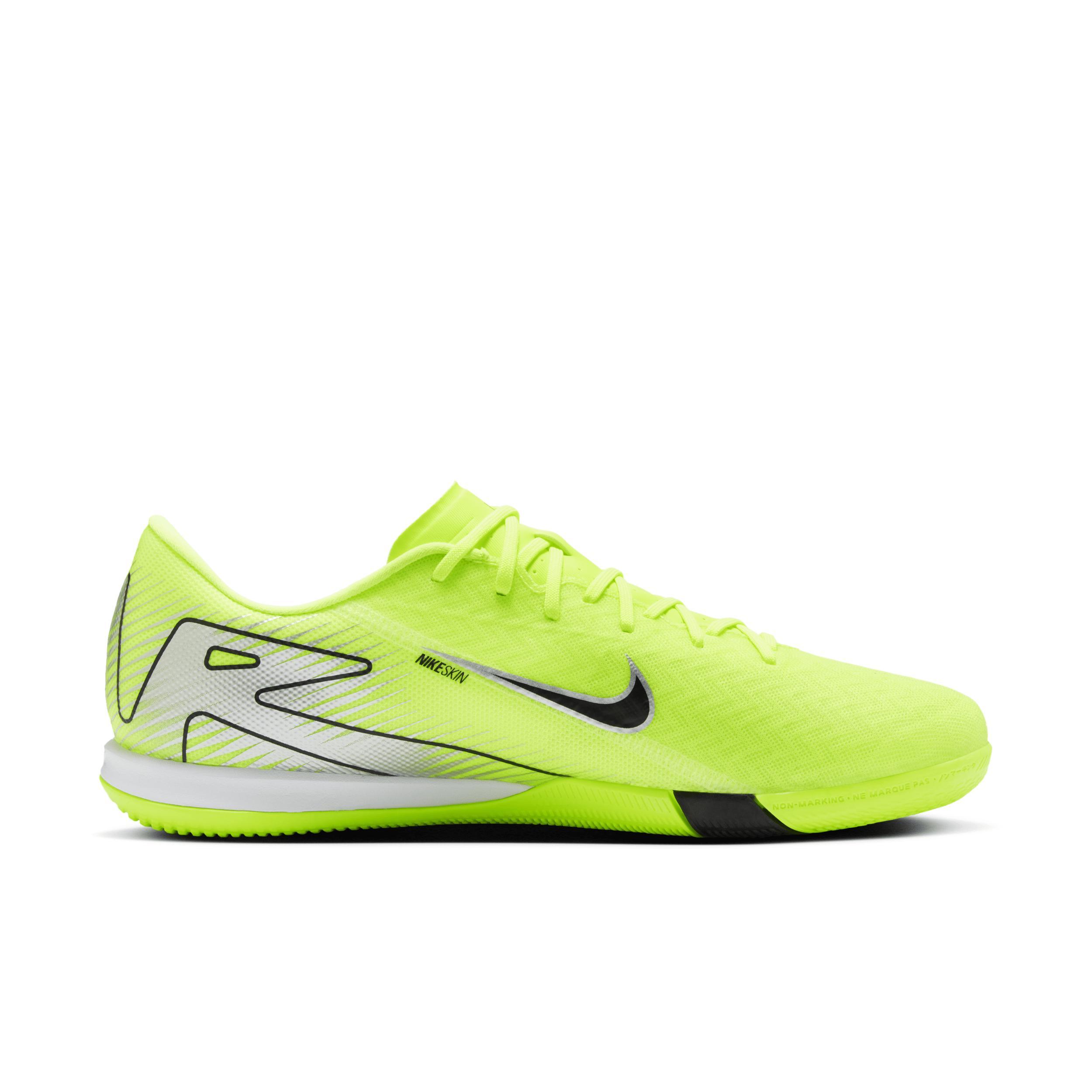 Nike Mercurial Vapor 16 Academy IC Low-Top Soccer Shoes Product Image