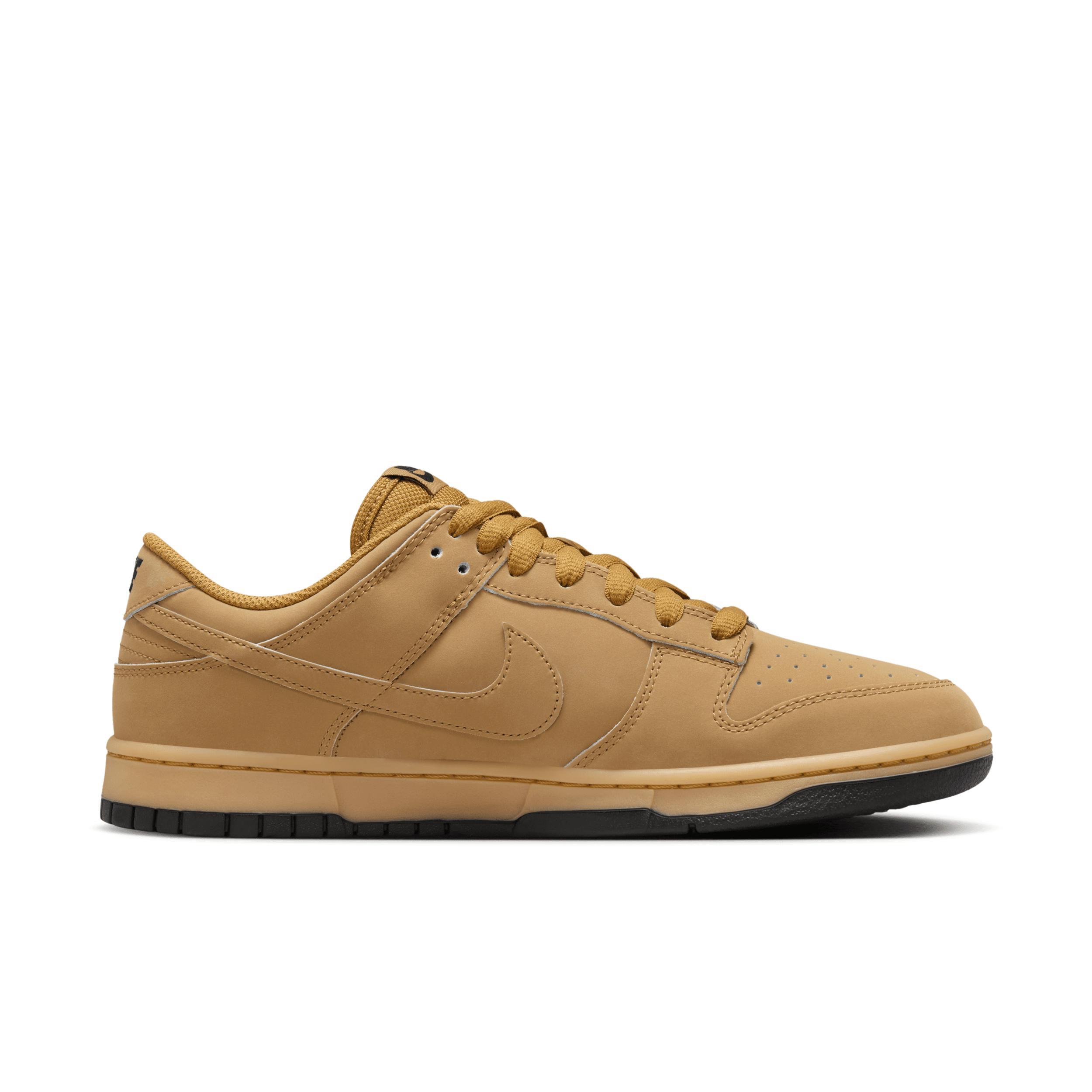 Nike Men's Dunk Low Retro SE Shoes Product Image