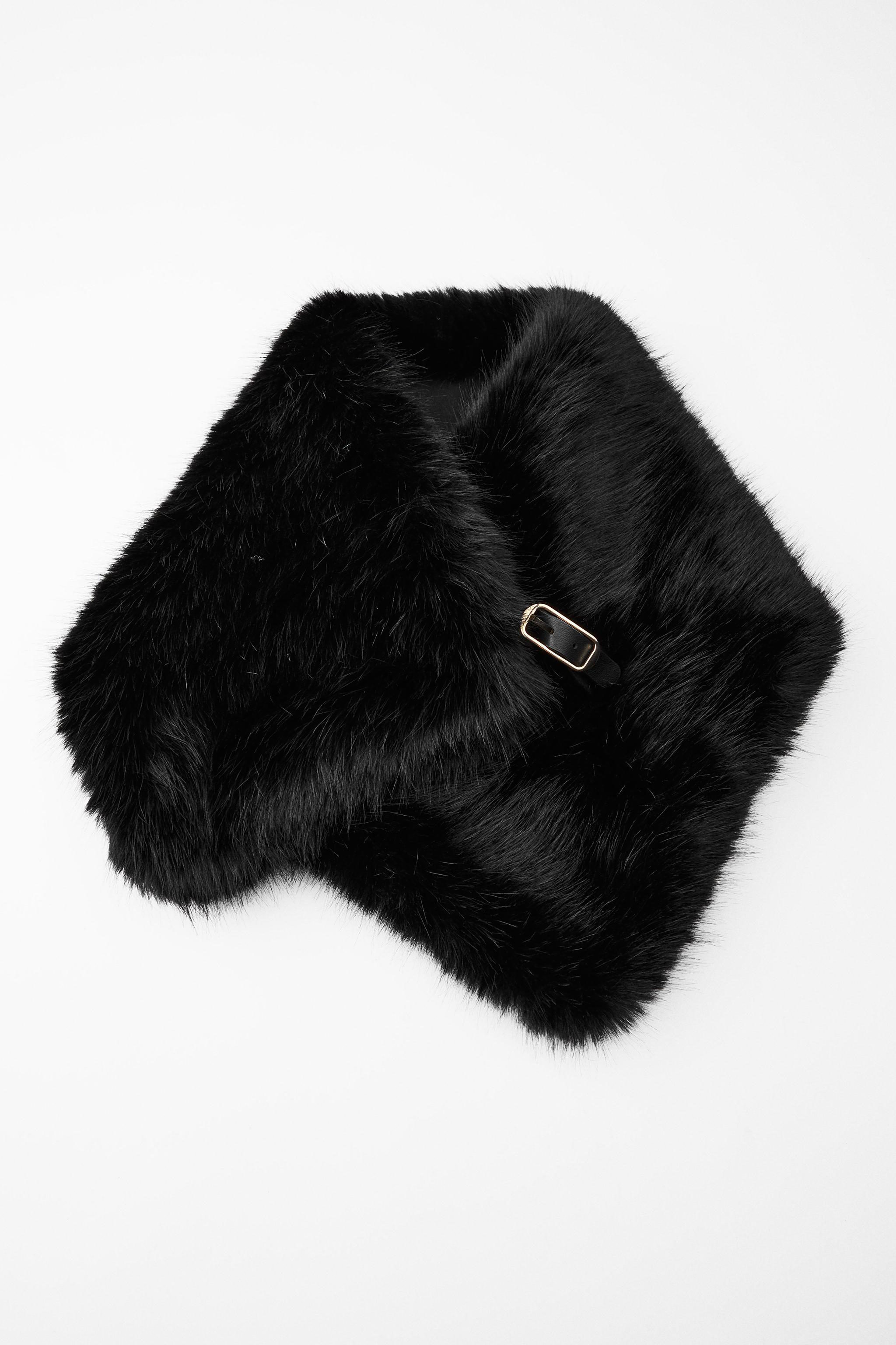 FAUX FUR BUCKLED KNIT SCARF Product Image