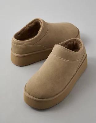 AE The Hangout Slip-On Slipper Product Image