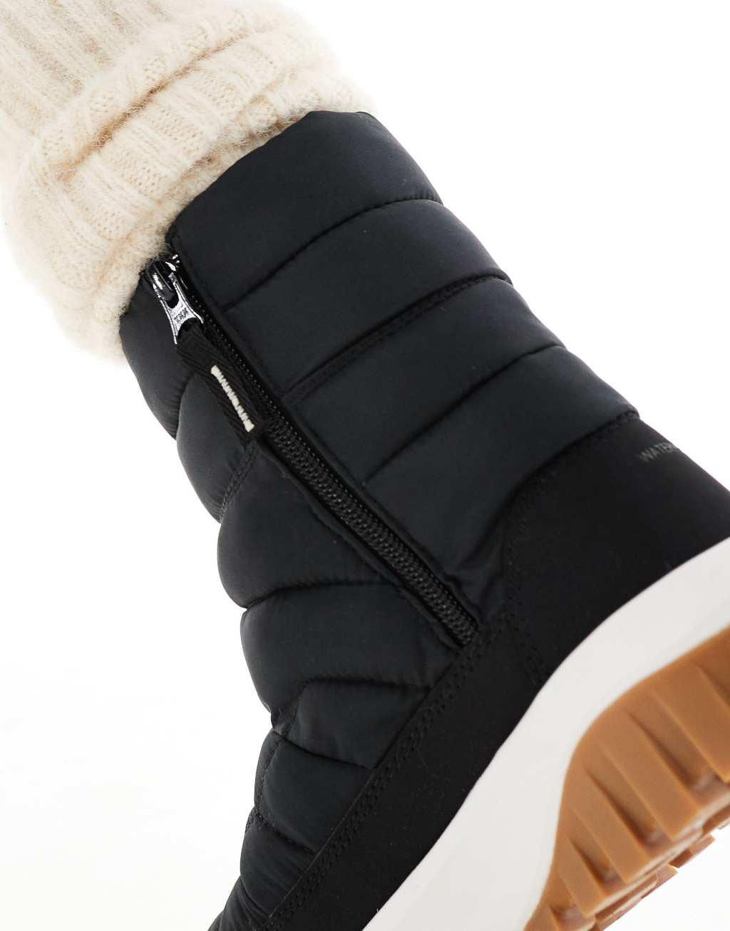 Columbia Snowtrot mid snow boots in black and sea salt Product Image