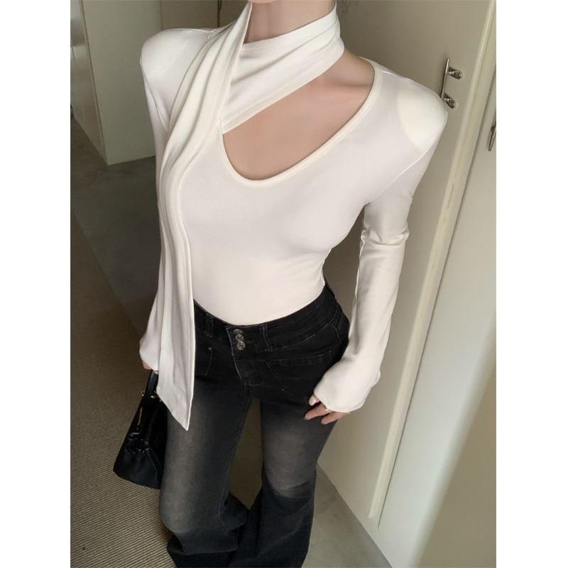 Long Sleeve V-Neck Plain Crop T-Shirt Product Image