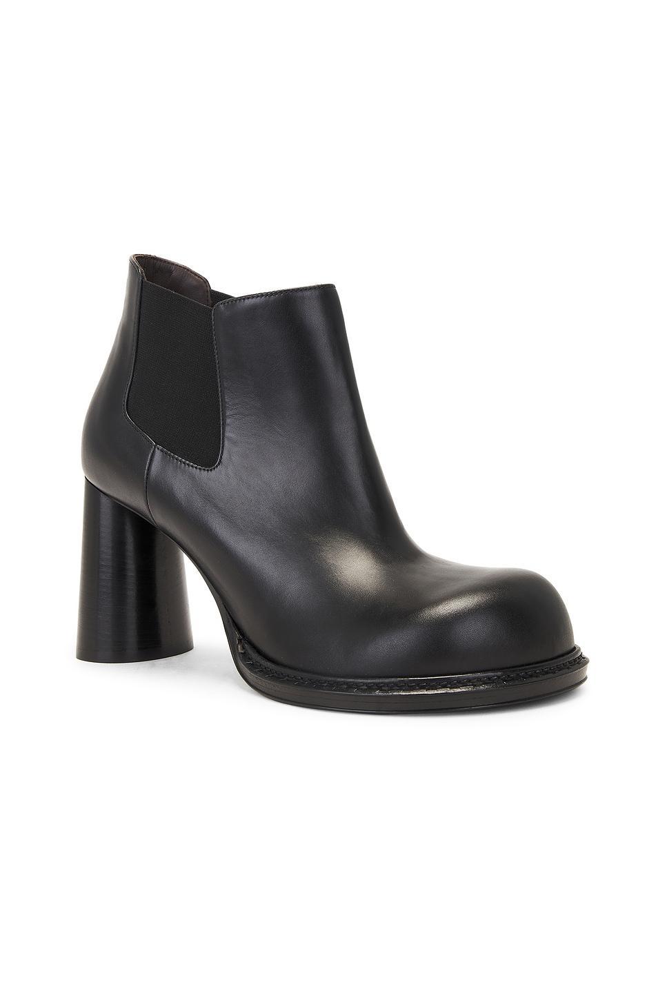 BOTTEGA VENETA Cliff Chelsea Boots In Black Product Image