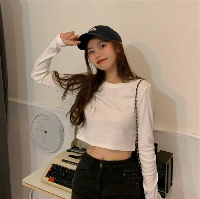 Long-Sleeve Crew Neck Plain Crop Tee Product Image