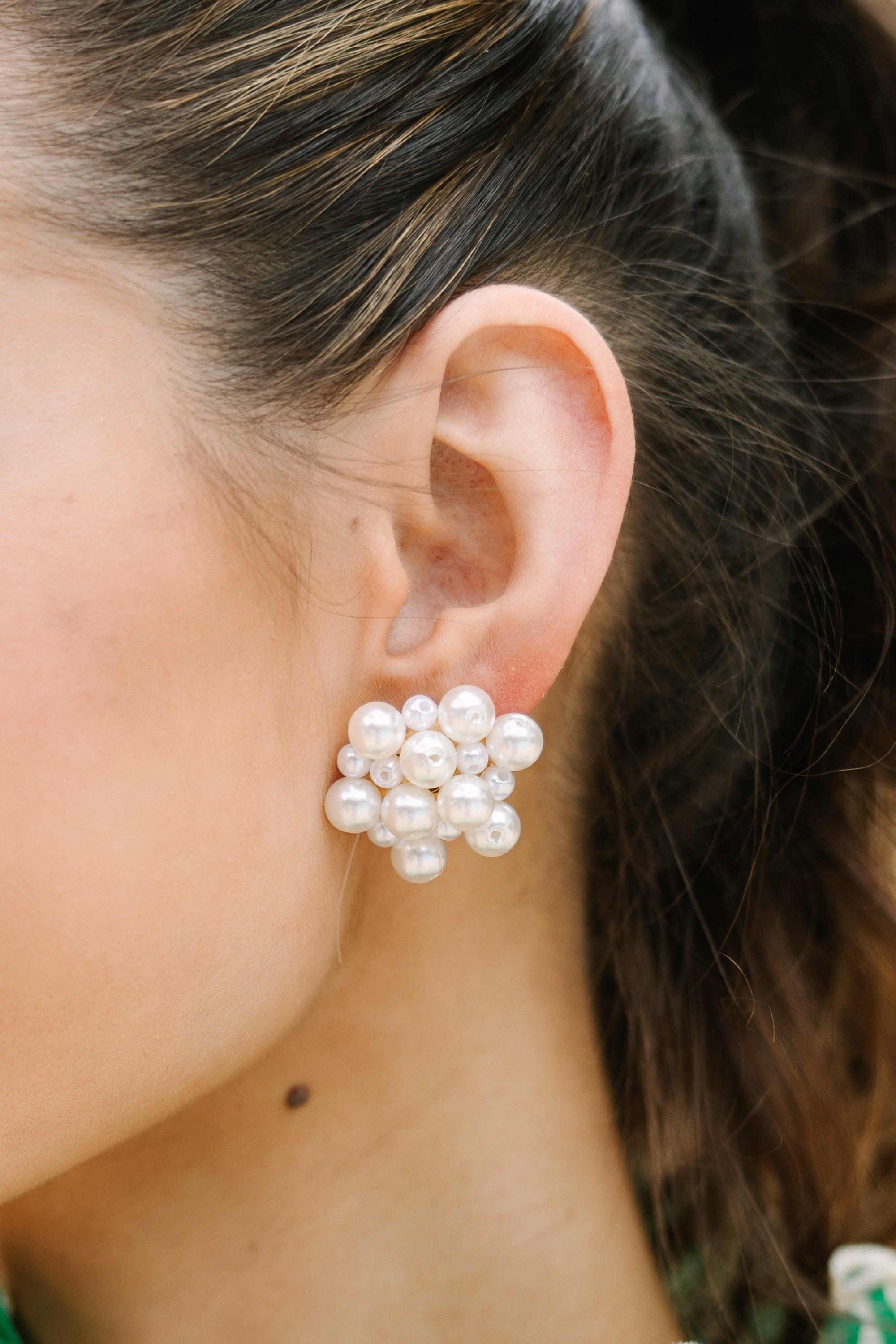 Feeling Classic Pearl Cluster Stud Earrings Female Product Image