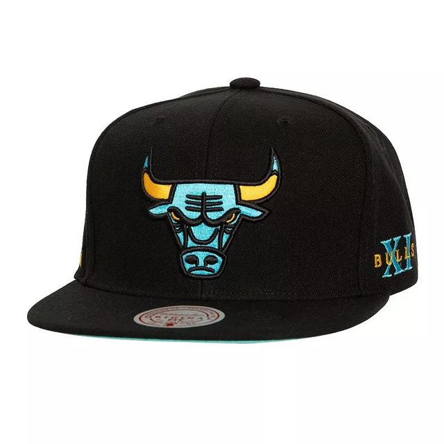 Mens Mitchell & Ness Chicago Bulls 30 Years Core Snapback Hat Product Image