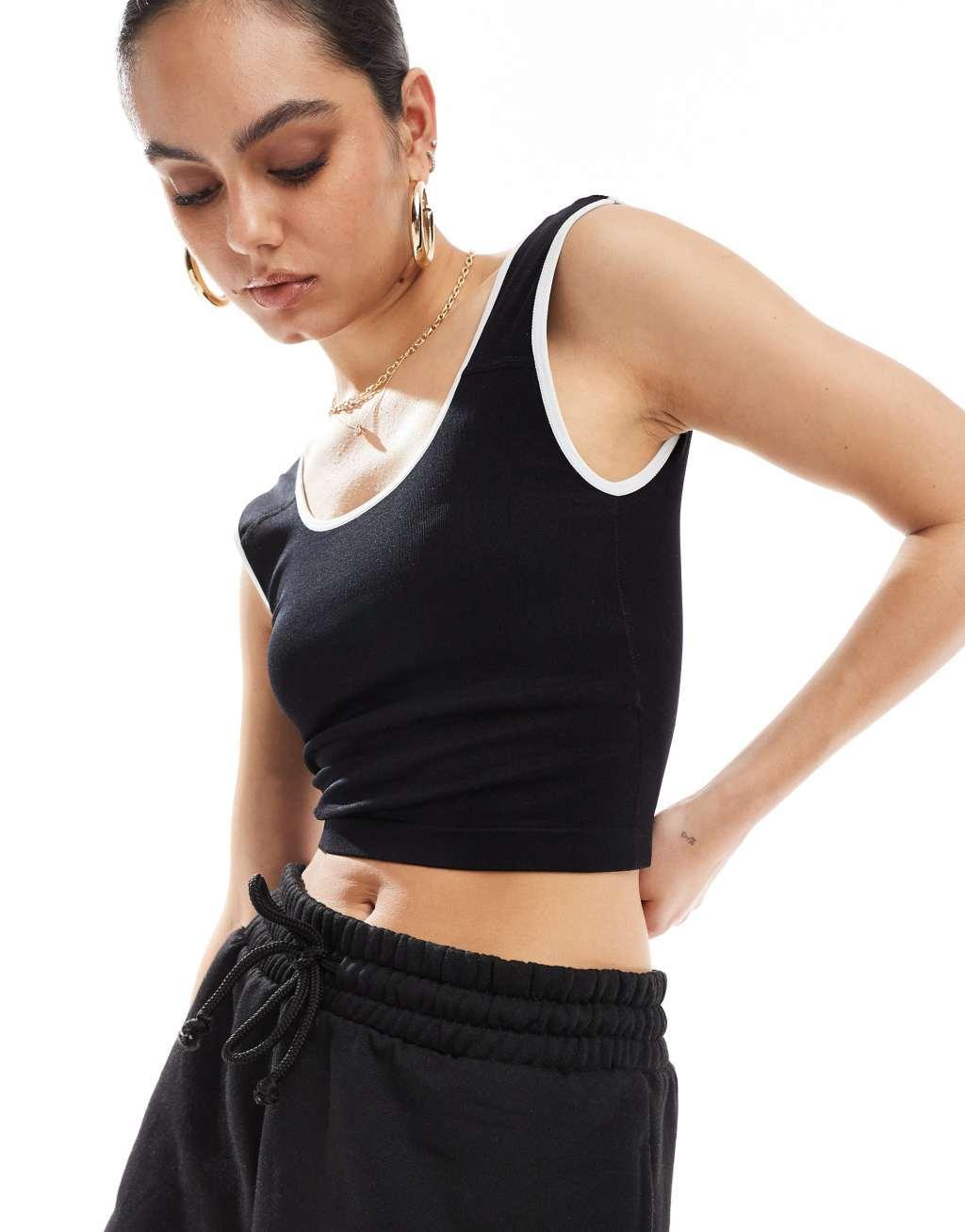 Stradivarius contrast piping detail tank top in black Product Image