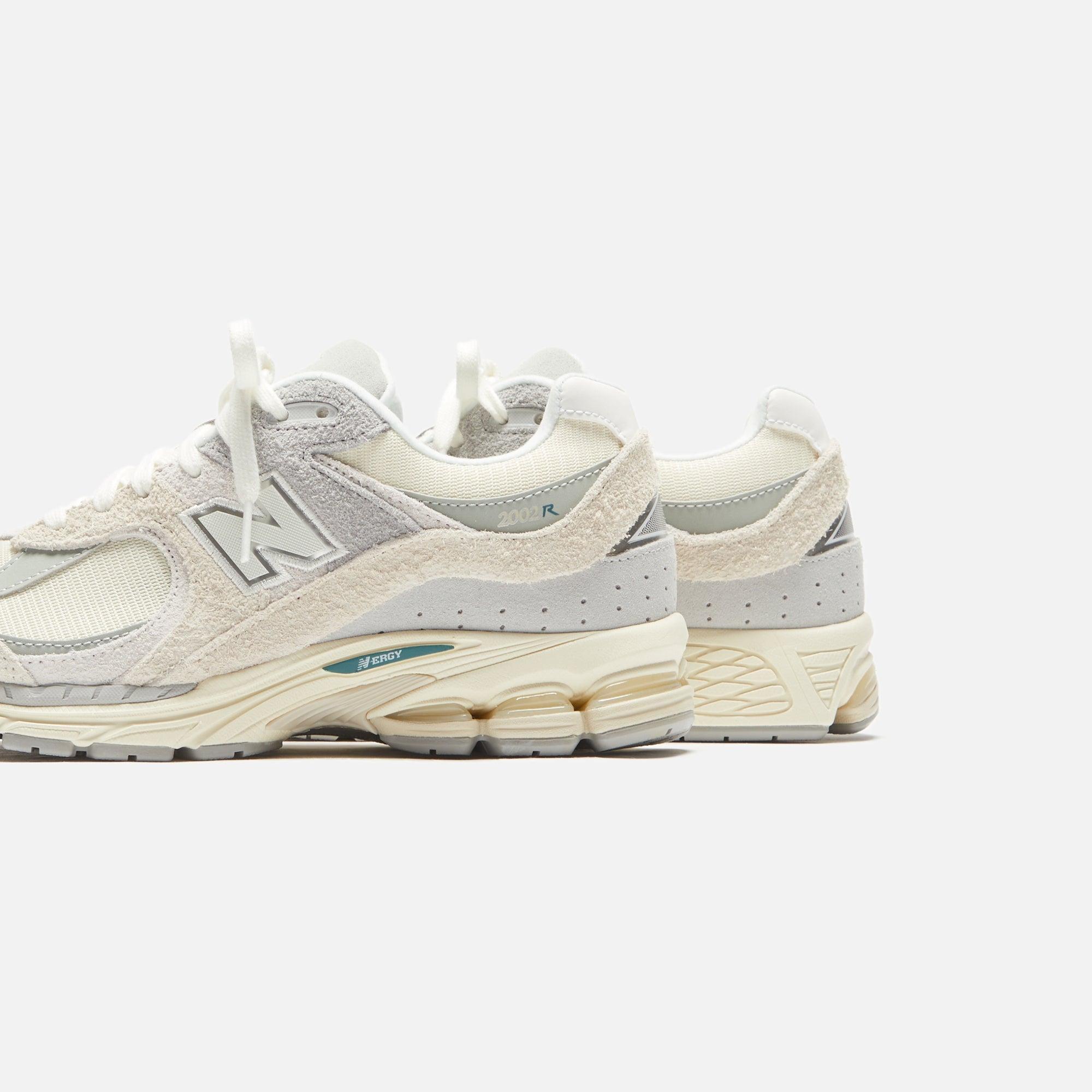 New Balance 2002R - Linen Male Product Image