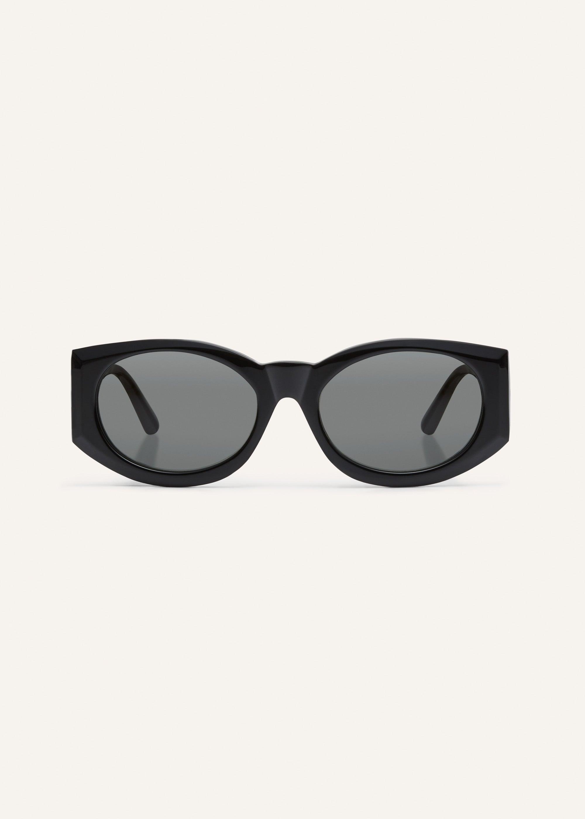 Oval sunglasses in black Product Image