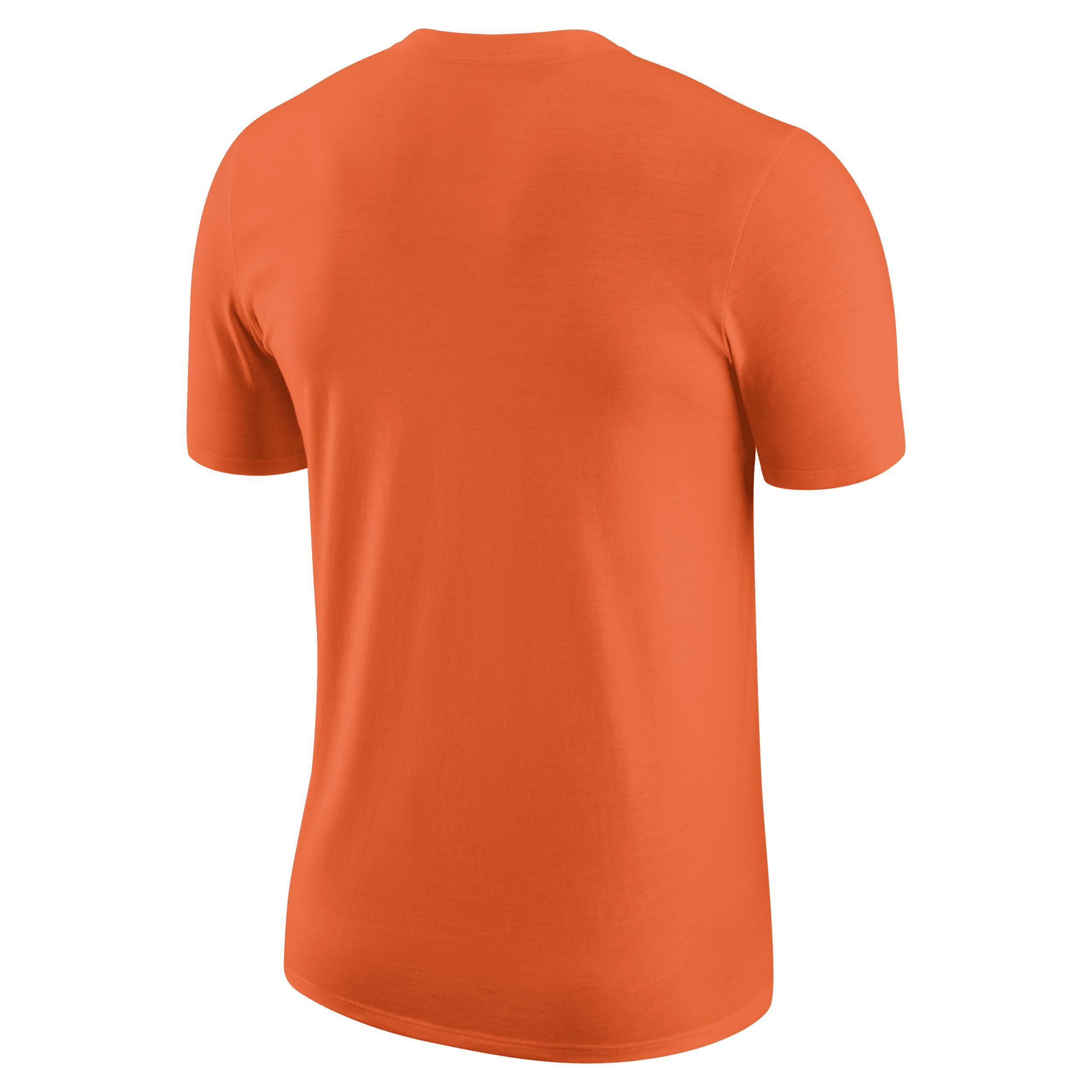 New York Knicks Essential Nike Men's NBA T-Shirt Product Image