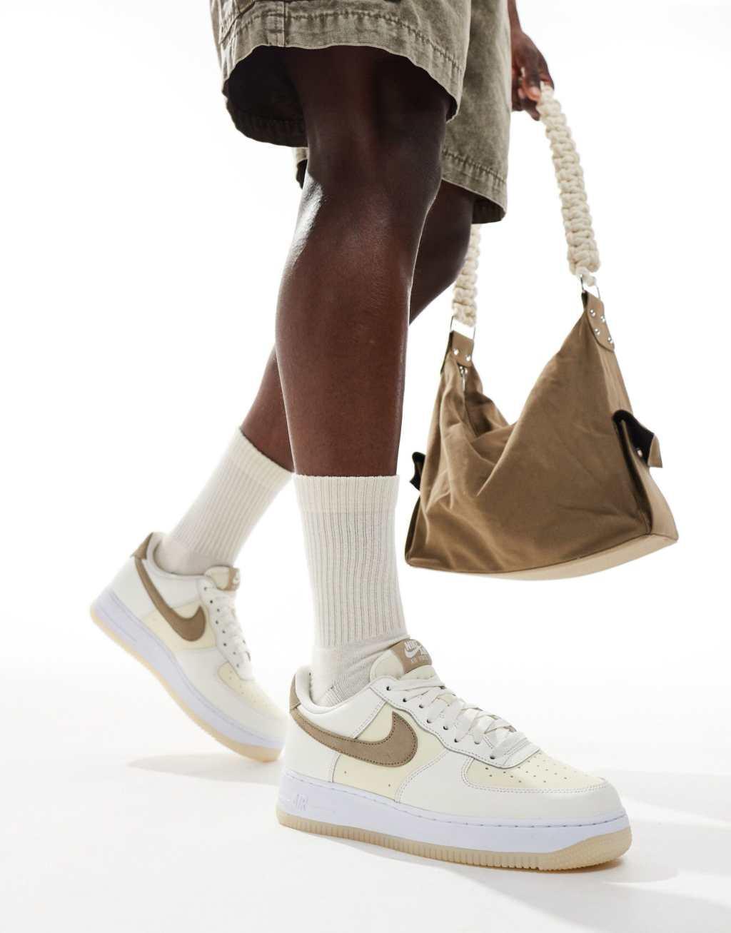 Nike Air Force 1 '07 sneakers in cream and khaki Product Image