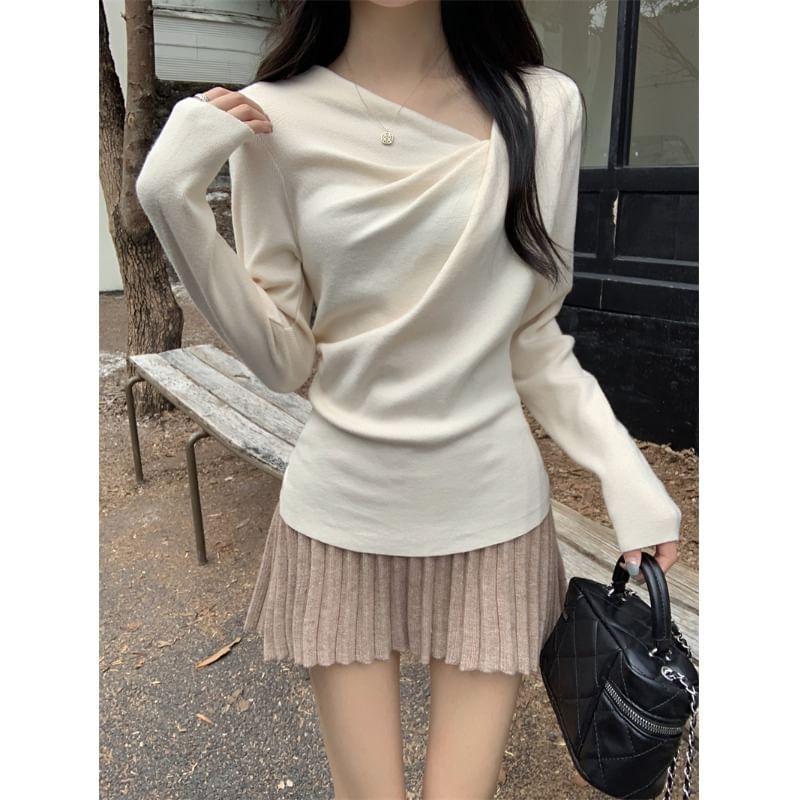 Long Sleeve Asymmetrical Neck Plain Ruched Knit Top Product Image