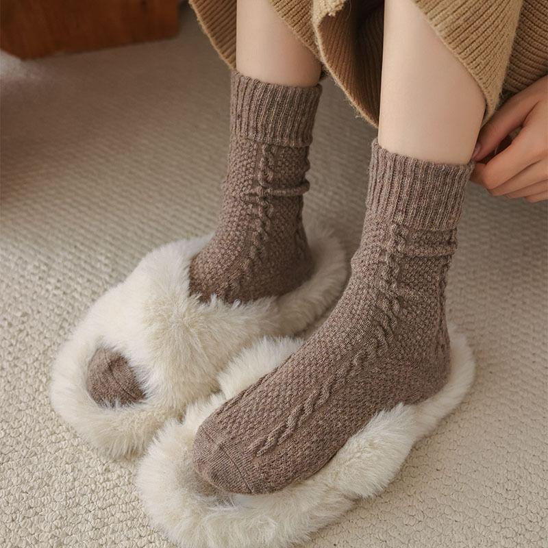 Plain Cable-Knit Socks Product Image