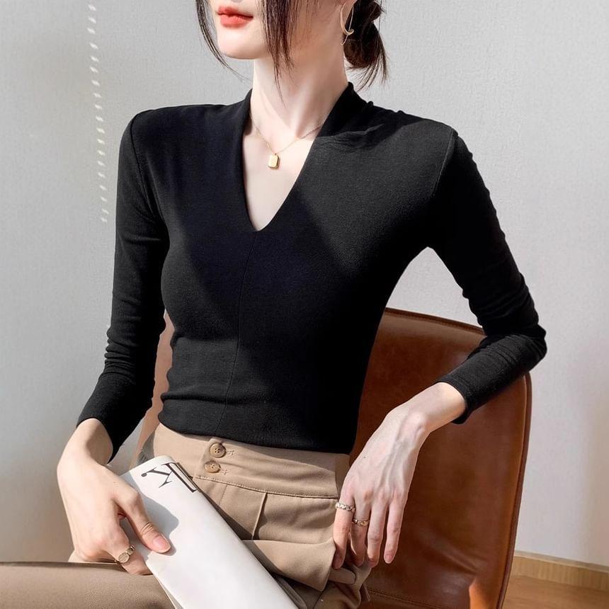 Long Sleeve V-Neck Plain Slim-Fit Crop Top Product Image