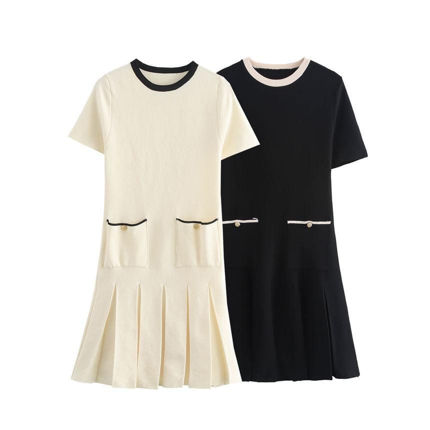 Short-Sleeve Round Neck Contrast Trim Pleated Mini A-Line Dress Product Image