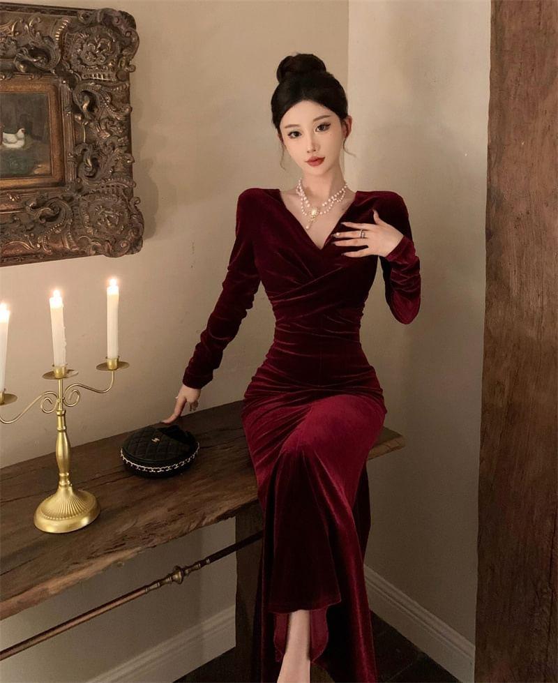 Long-Sleeve V-Neck Knotted Midi Velvet Mermaid Dress Product Image