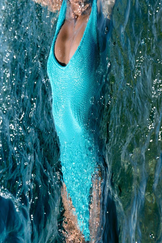 TEXTURED ONE-PIECE STRETCH SWIMSUIT Product Image