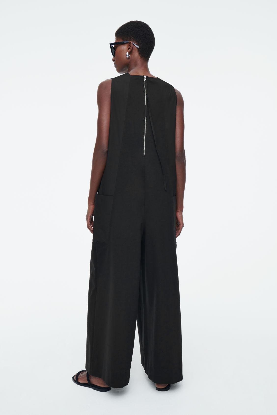 OVERSIZED V-NECK JUMPSUIT Product Image