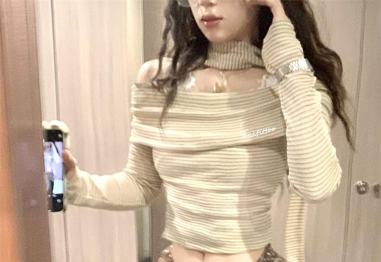 Long-Sleeve Square Neck Plain Crop Top Product Image