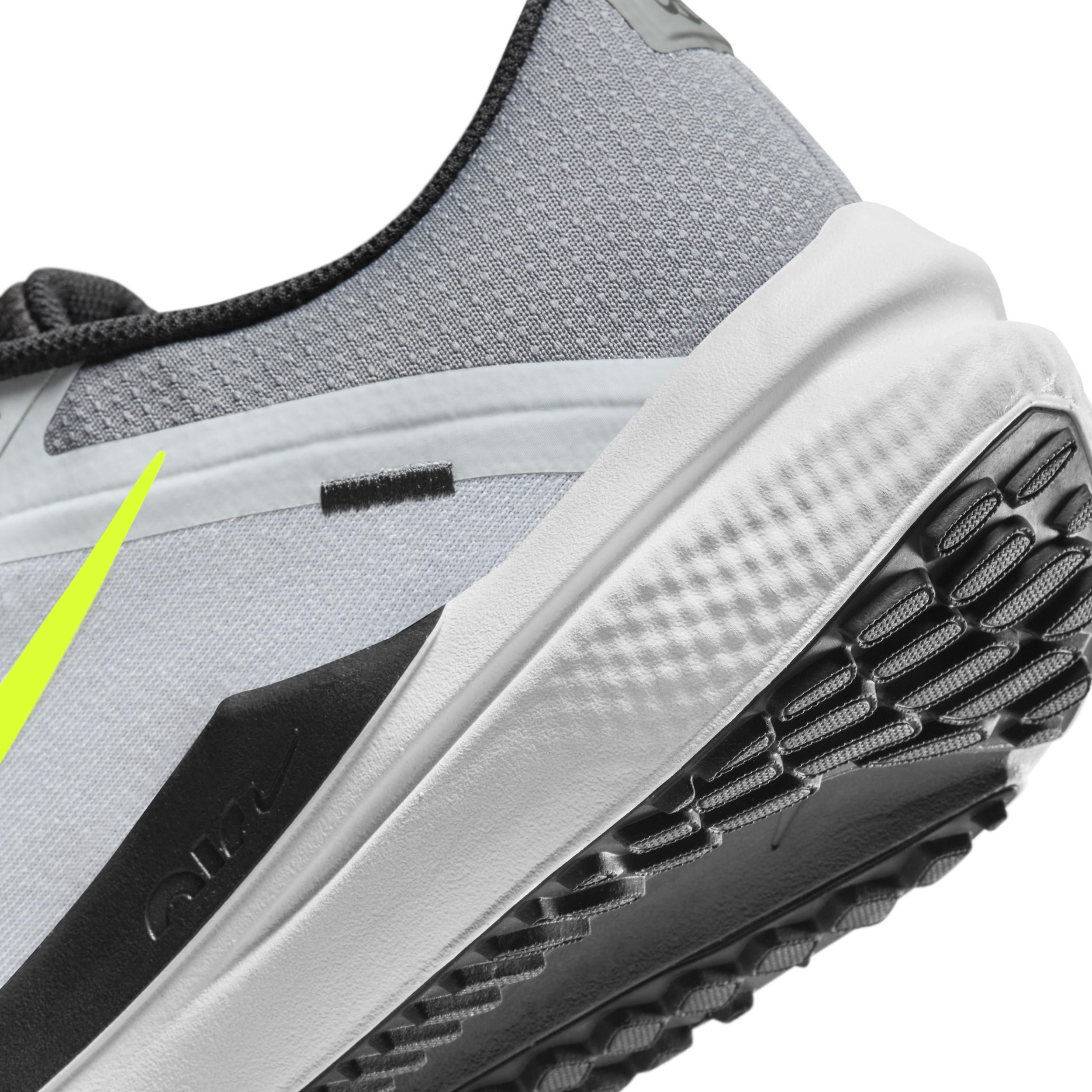 Nike Men's Winflo 10 Road Running Shoes Product Image