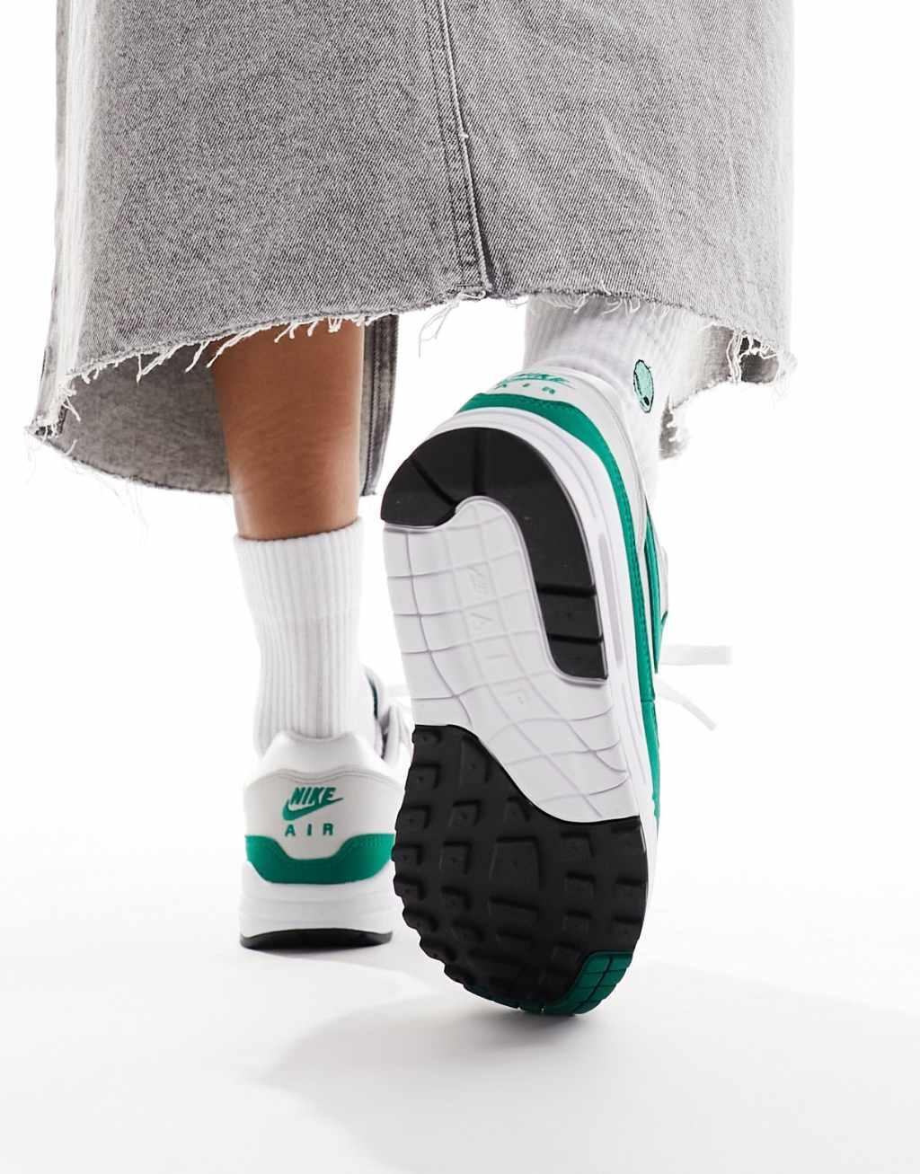 Nike Air Max 1 Sneakers in green Product Image