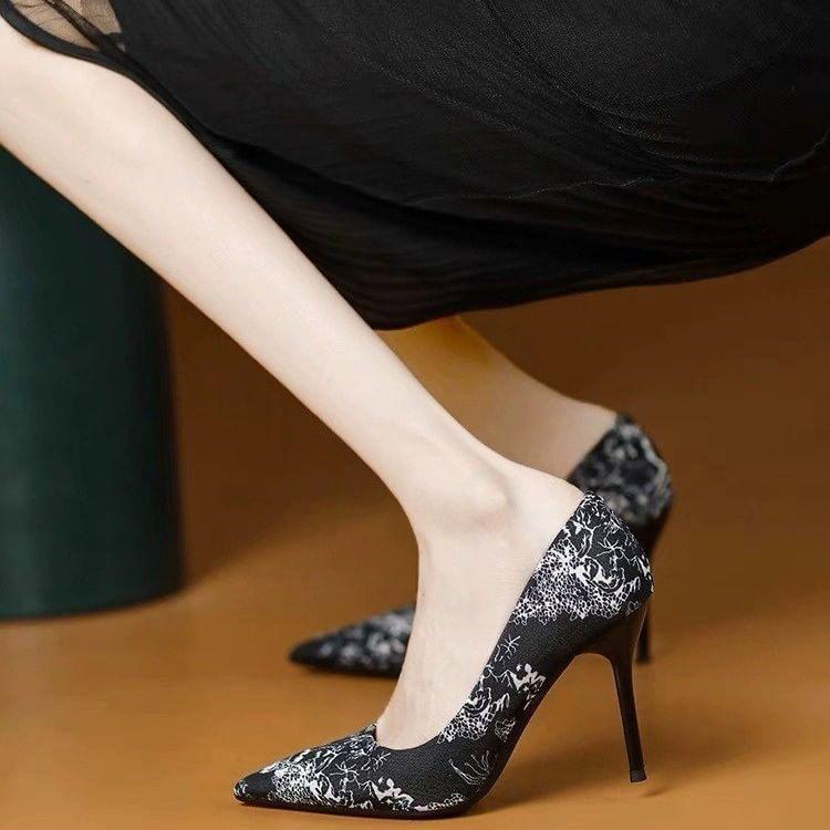 Stiletto Pointed Toe Floral Print Pumps Product Image